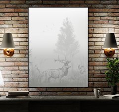 Рисованный олень в туманном лесу