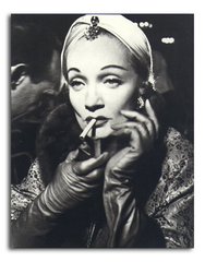 Poster cu Marlene Dietrich cu o țigară