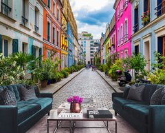 Fațade de case multicolore și plante verzi în perspectiva unei străzi pariziene