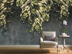 Agățați plante tropicale pe un perete gri închis