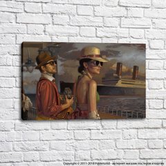 Un bărbat și o femeie cu ochelari în fața Titanicului