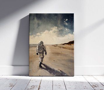 Un astronaut &icirc;n costum merge pe o planetă necunoscută