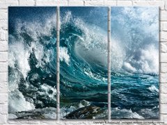 Valuri albastre ale mării furioase