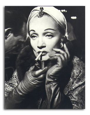 Постер Марлен Дитрих с сигаретой