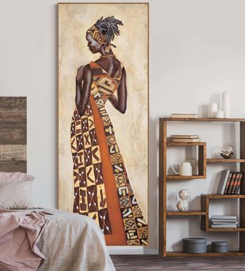 Африканка со спины в традиционном наряде