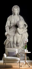 Скульптура женщины с ребенком