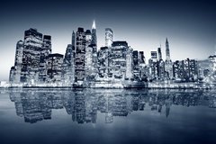 Фотообои Ночной Манхэттен отражается в воде, Нью-Йорк