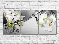 Ветки белых орхидей на фоне серого металика