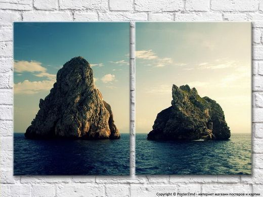 Две скалы в море