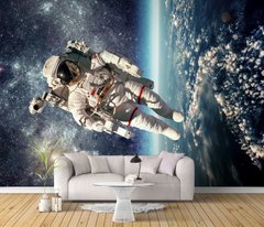Американский астронавт на фоне звезд, космос