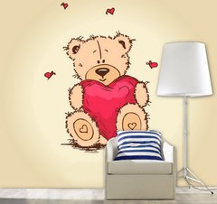 Ursuleț cu inimă roșie, fundal bej