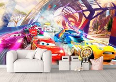 Personaje de desene animate Cars 3 pe piste de curse colorate