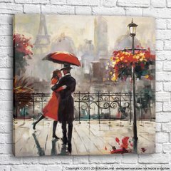 Cuplu cu o umbrelă în fața Turnului Eiffel
