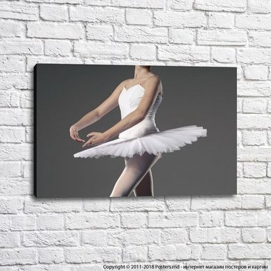 Балерина в белой пачке, фон серый, балет