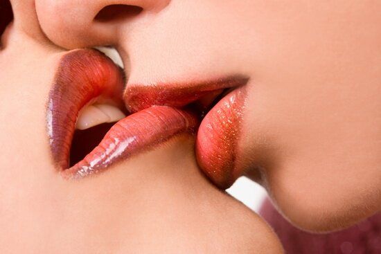 Губы и поцелуй_15