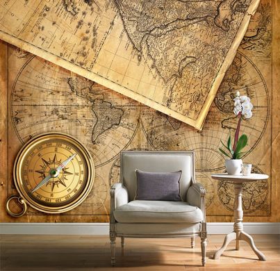 Латунный компас на фоне старой карты мира