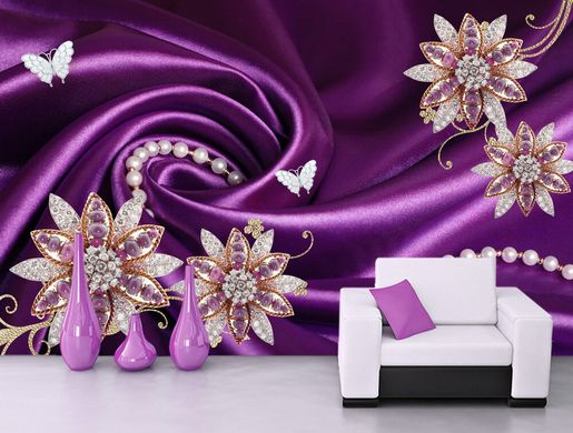 Цветочная бижутерия и белые бабочки на фиолетовом фоне шелка