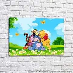 Winnie the Pooh și prietenii săi pe un fundal de flori și cer albastru