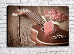Гитара с розовыми сердечками, натюрморт