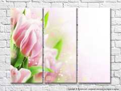 Розовые тюльпаны на светлом мерцающем фоне