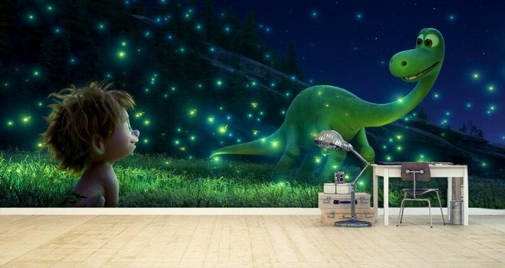 Малыш и зеленый динозавр на фоне светлячков