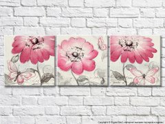 Розовые цветки и бабочки на сером винтажном фоне