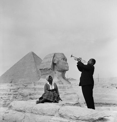 Fototapet Louis Armstrong în Egipt, monocrom