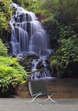 Fototapet &bdquo;Cascada &icirc;ntr-o pădure verde pe un fundal de copaci&rdquo;