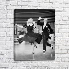Мужчина и женщина танцуют степ, черно белое