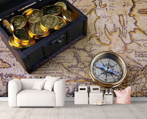 Сундук с монетами и латунный компас на фоне карты
